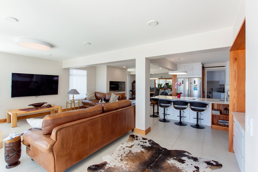 5 Bedroom Property for Sale in Paradise Beach Western Cape